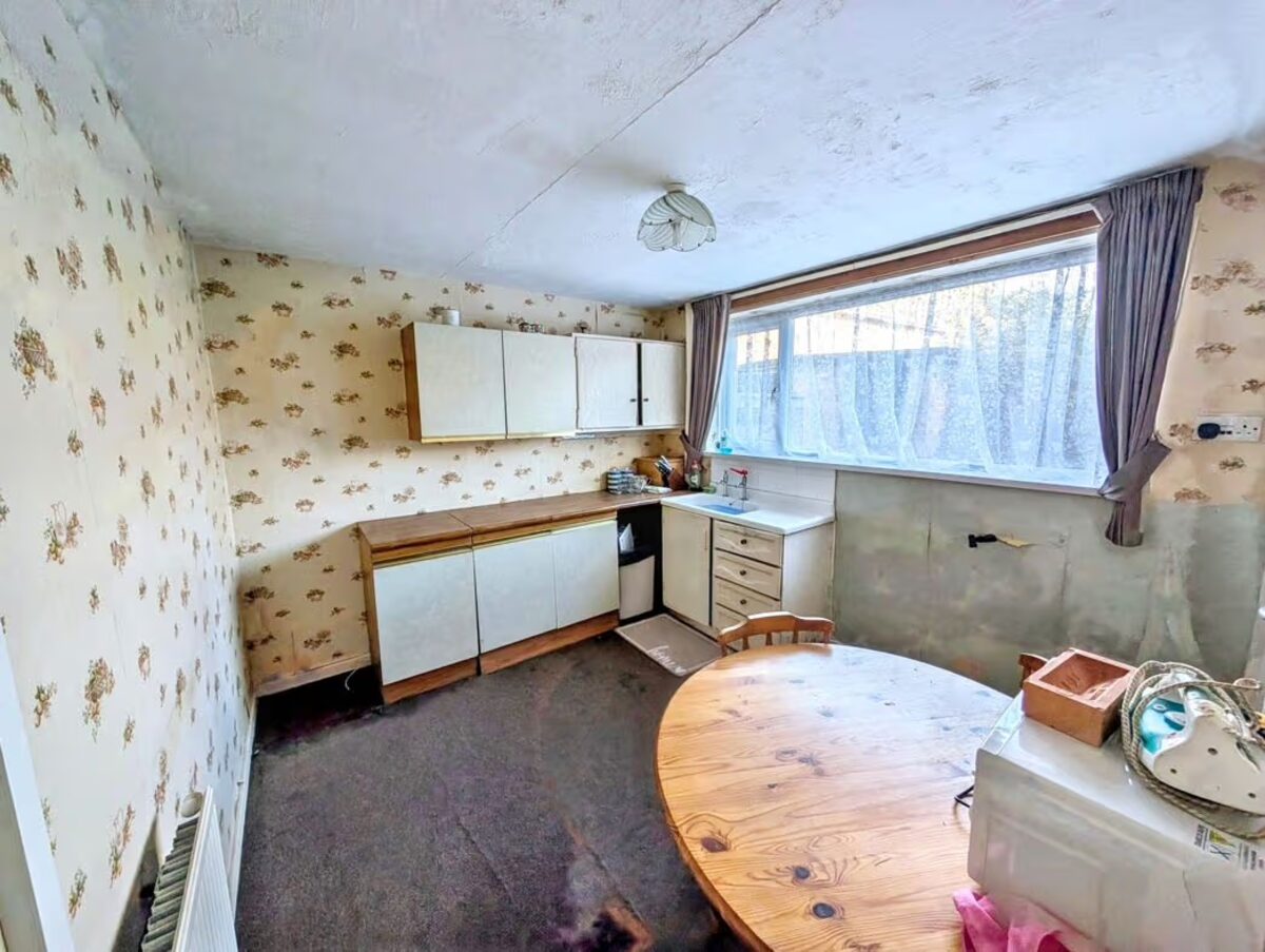 Kitchen before refurbishment